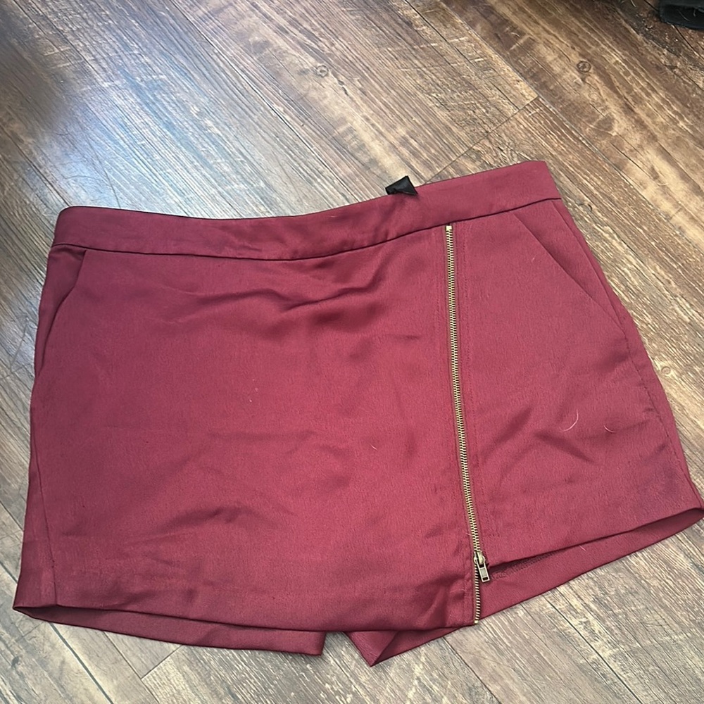 Burgundy Skort with Side Zipper bb Dakota